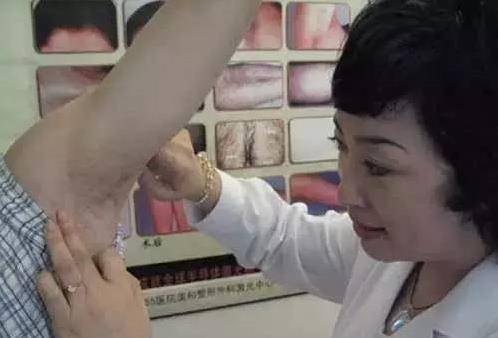 她把小蘇打【塗頭上】，好事馬上發生了，趕緊為家人收起來！！