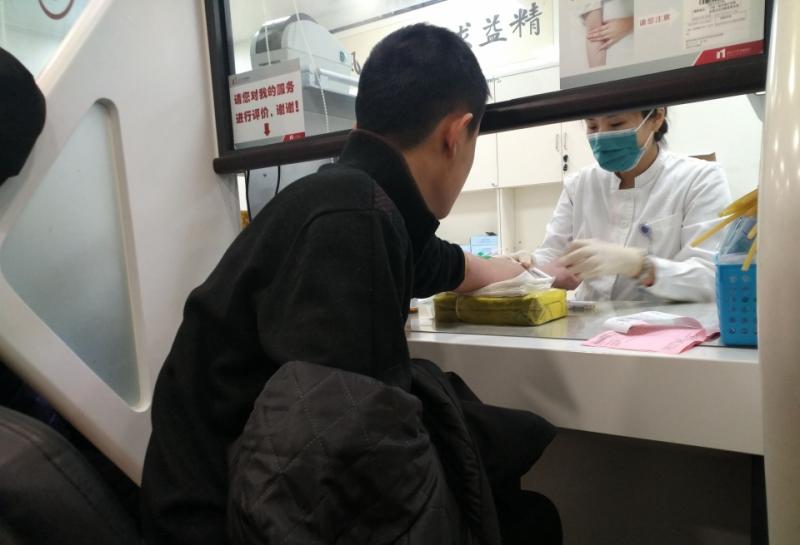 重症男孩背著父母簽下「生死書」，偷偷北上當「小白鼠」以身試藥 