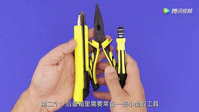 把【毛巾】塞進【塑膠瓶】裡，全家搶著用，居家出外很方便，早點知道就好了！