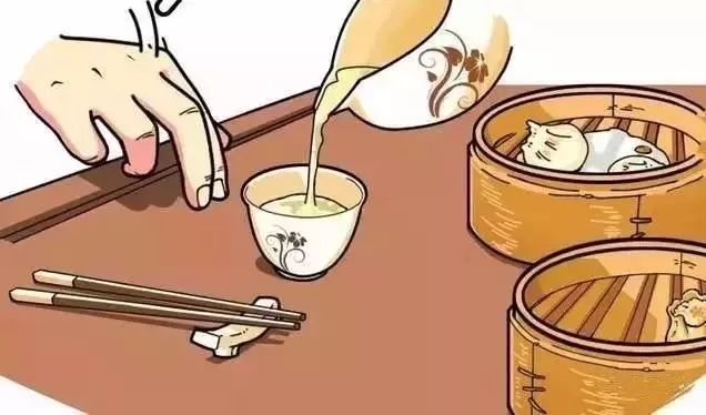 別人給你倒茶，為什麼要連敲3下桌面，原來意義這麼深刻！不懂別再亂敲了
