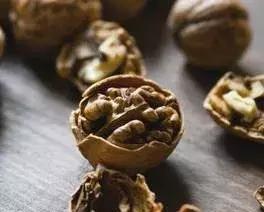 此零食每天吃一點，可防病保健30年，延壽30%！老女老少都能吃