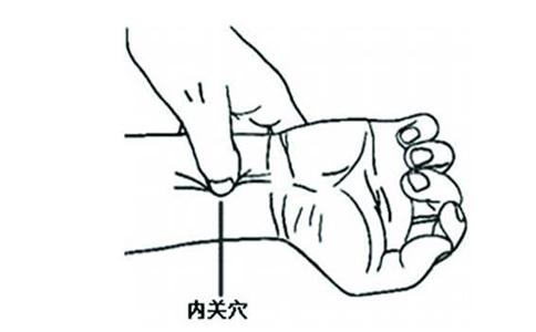 快速入睡的開關竟在手部 認准這兩個穴位 按一按輕鬆入睡