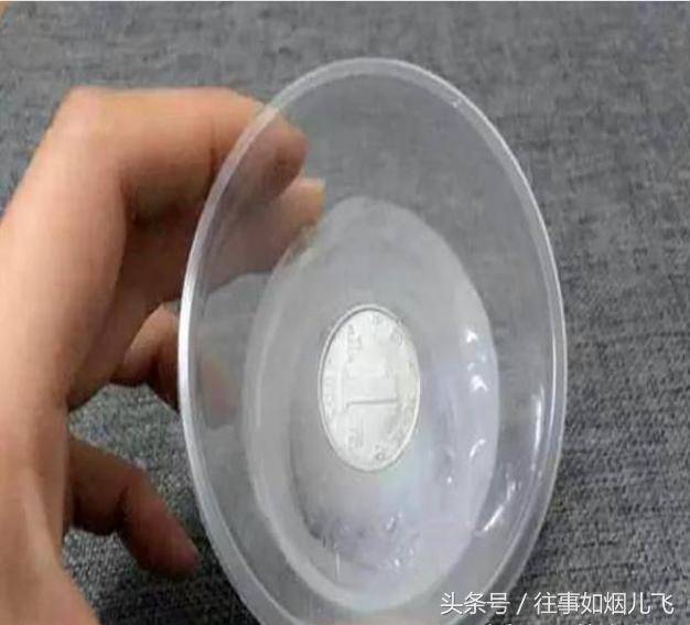 為什麼出門前一定要放一枚硬幣在冰箱裡？現在知道還來得及！
