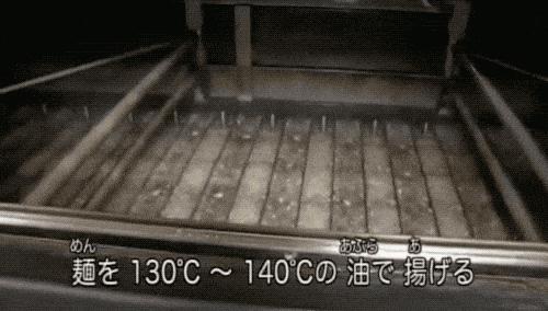 大家常吃的泡麵卻不知道是怎麼做的，「泡麵生產線」讓人看完超療癒！