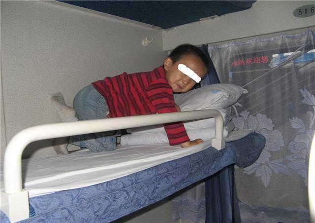 因父親遺囑不公，多年來我都不曾回過家 。無意間看到一封6年前的信 ，我立即賣房帶妻兒回老家