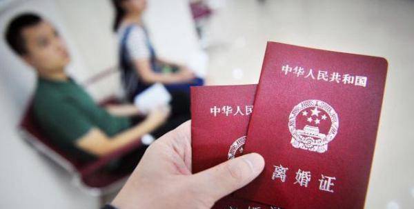 生完孩子老公說分房，晚上喂孩子我順便幫老公蓋被子，第二天離婚