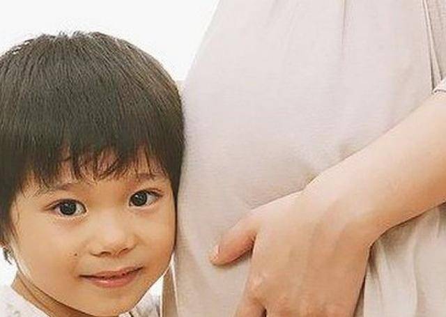 生完孩子老公說分房，晚上喂孩子我順便幫老公蓋被子，第二天離婚