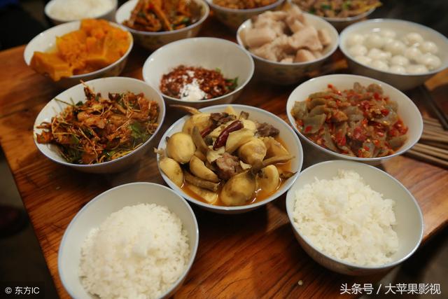 婆婆來我家把我趕出主臥，給我準備了一大桌子飯菜後我決定離婚