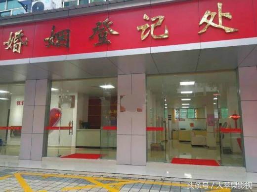 入贅五年回家看望母親，岳母讓俺帶箱特產回去，到家打開後俺哭了