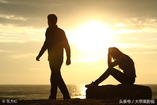 女孩分手後發現自己懷孕，和朋友去醫院打胎，在門口碰見個意外