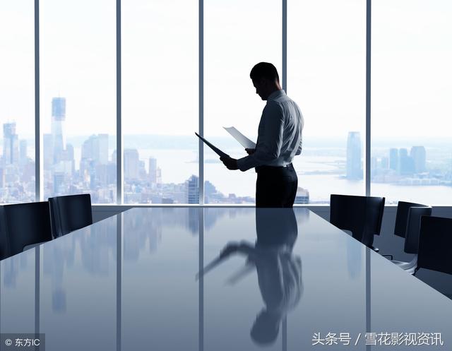 老公車禍去世，家人不讓我去葬禮，我偷跑去竟看見..