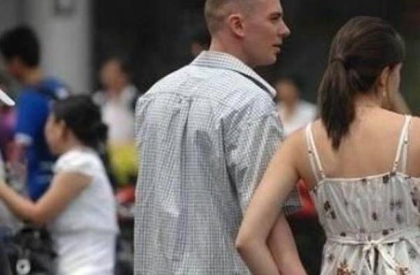 給所有女人的忠告：千萬不要上老外的床 ，不然你畢生後悔！看完真的噁心死了！  