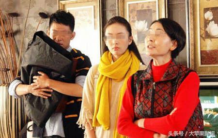 姐姐被姐夫打，小舅子上門，進門看到姐姐，抬手給了她一巴掌