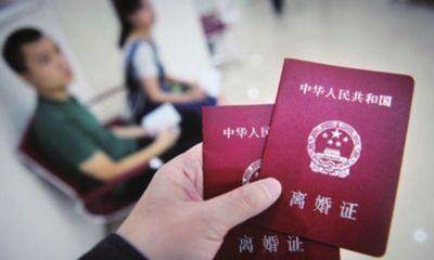 我懷孕老公卻提離婚，我含淚簽離婚協議，半年後我見著老公在乞討