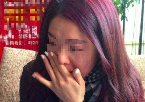 母親進奢侈店接了杯水，店長讓她賠8萬，女兒一來，店長懵了