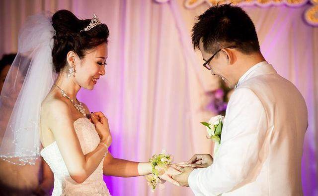 【離婚10天前夫另娶新歡】偷偷跟去婚禮現場.. 見到新娘！我報了警