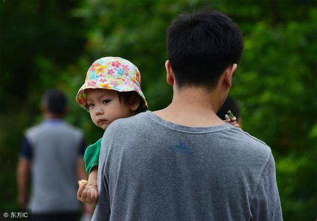 ４歲女童突然喊少女叫媽媽，少女馬上答應，事後家人跪謝救命之恩
