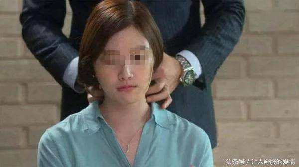 爸媽逼著我嫁給富豪的瘋兒子，結婚滿1個月後，我心裡樂開花