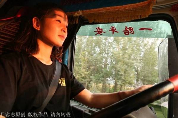 她在自己開的卡車後面貼上「徵婚啟事」：我養你，只要你給我愛情！