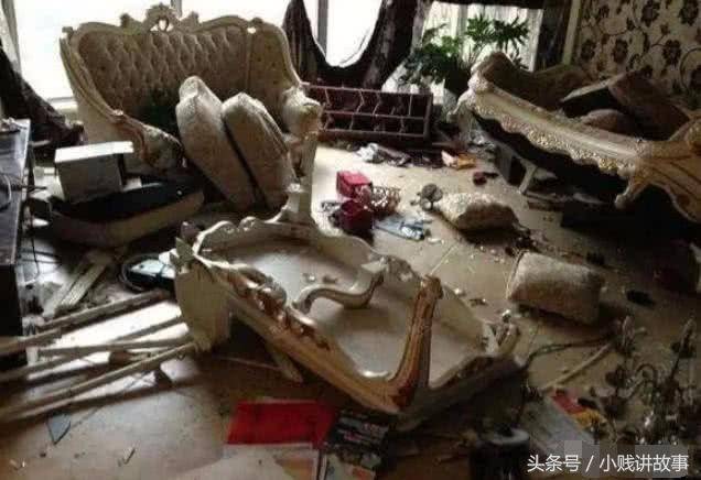 姐姐生孩子去看望，看姐臉色不對掀開她被子，之後我把她家給砸了
