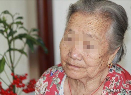 女子跟婆婆吵架，賭氣回娘家，火車上睡著，醒後一摸兜，含淚自首