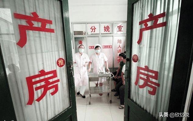 妻子難產，男子和情人約會，吃飯時手機螢幕一亮，男子尖叫逃跑