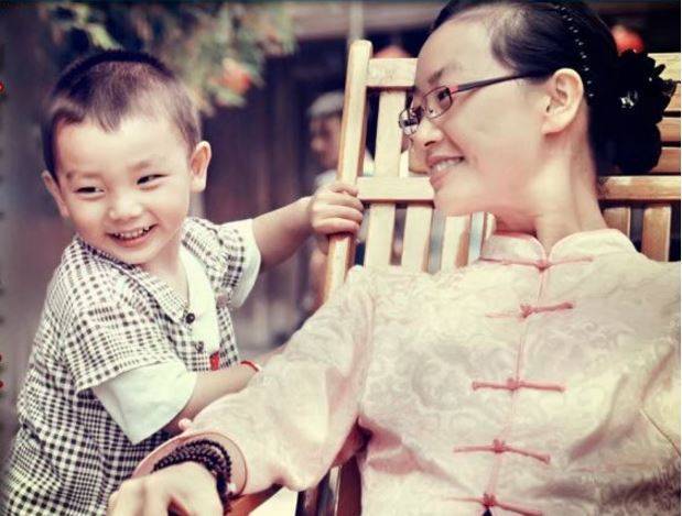 「外出賺錢，還是在家帶孩子？」李嘉誠一句話驚醒千萬家長...