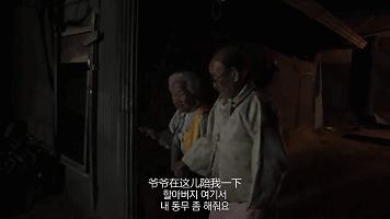 老夫婦「從15歲開始就相愛到現在已經75年」，像小情侶的感情在老爺爺一躺下大家更相信真愛了！ 