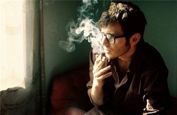 剛剛！老婆把我轟出了家門，我一個大男人坐在門口委屈的哭了 