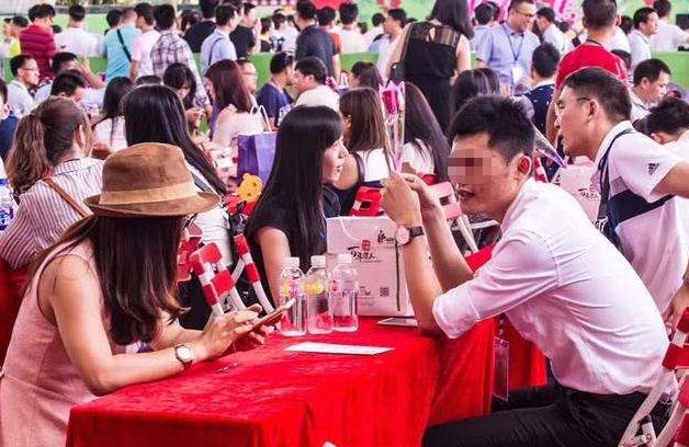 與妻子閃婚後，男子從未見妻子來例假，帶她去醫院檢查，如遭雷擊
