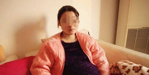 婆婆幫兒媳婦洗澡，她讓兒媳婦坐下時臉色大變，出來逼兒子離婚