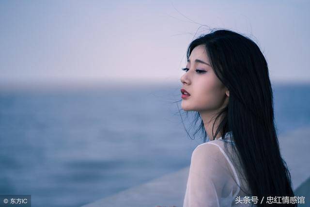 四個兒子都沒活過50歲，算命先生讓挖開祖墳 ！看到裡面老母親嚇癱!