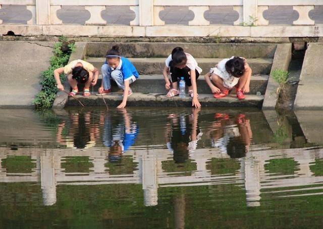 外公病倒無人照顧，我和老公伺候五年，他70大壽當天給我們大驚喜