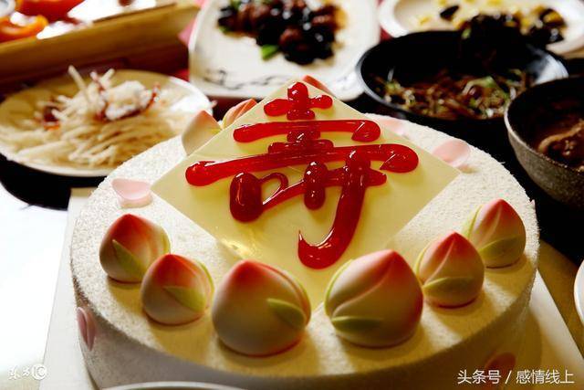 外公病倒無人照顧，我和老公伺候五年，他70大壽當天給我們大驚喜