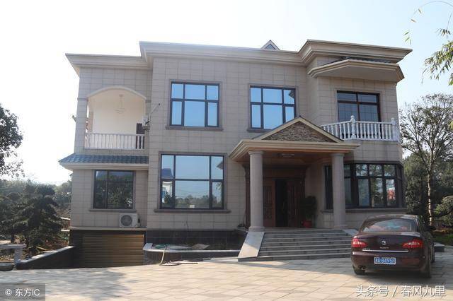 新郎開拖拉機迎親，妹妹逃婚，姐姐代嫁，多年後姐姐開豪車住別墅