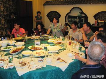 孩子滿月收十萬禮金，酒席結束發現少兩萬，打開媽帶的包，我離婚了！