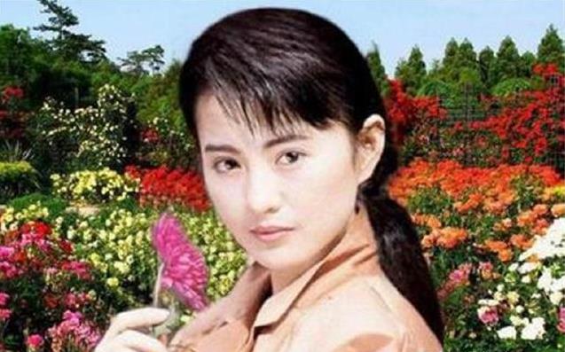 53歲武打女星李賽鳳近照曝光！曾經最美「霸王花」如今長成這樣！