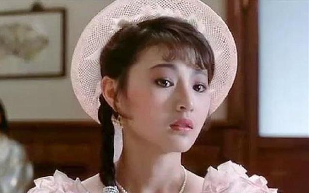 53歲武打女星李賽鳳近照曝光！曾經最美「霸王花」如今長成這樣！