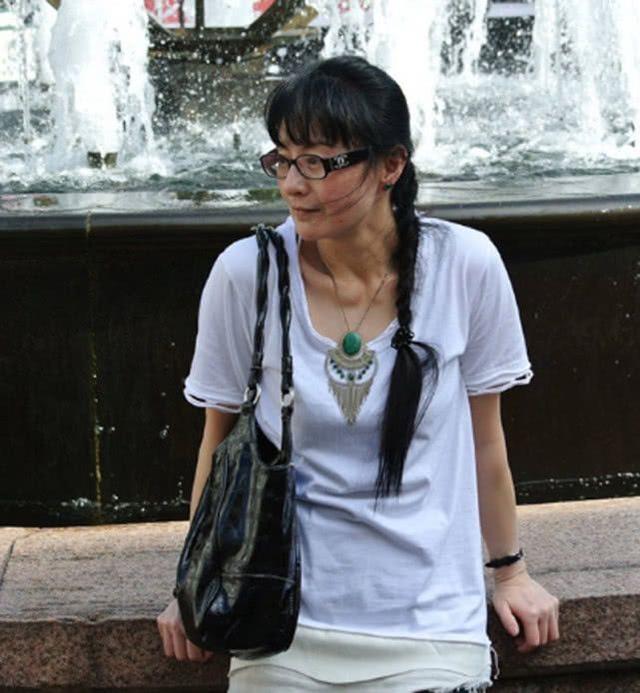 53歲武打女星李賽鳳近照曝光！曾經最美「霸王花」如今長成這樣！