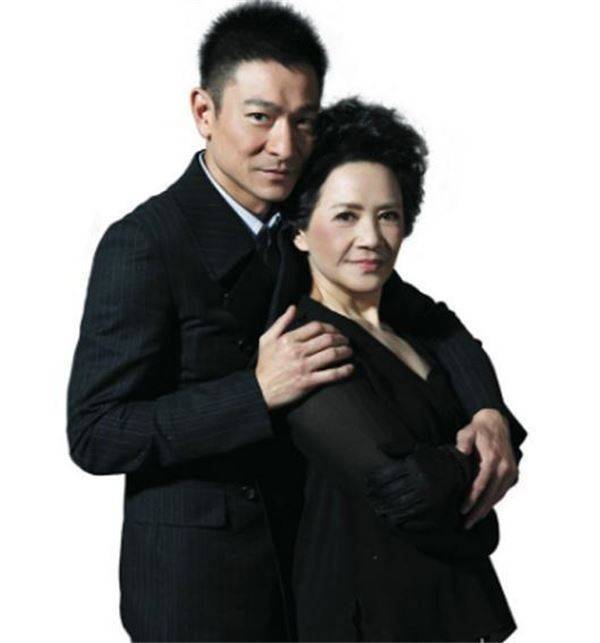 她當年「一手捧紅劉德華」晚年卻遭子女棄之不顧，華仔霸氣一肩扛：我可以養乾媽一輩子！