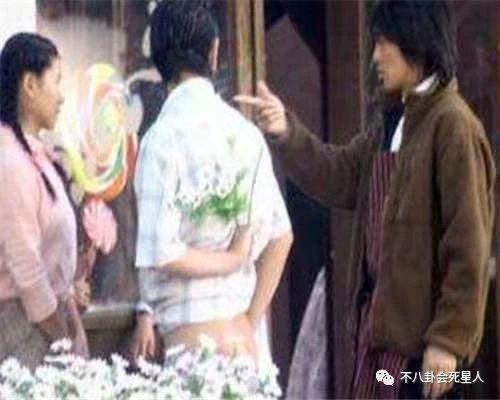 看完周星馳片場照片，就能明白為啥明星都不願跟他合作！
