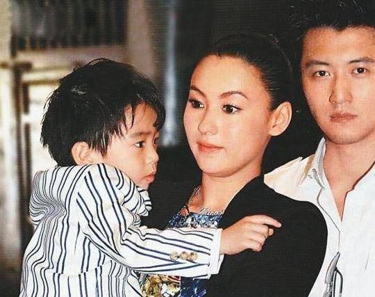 張柏芝曬大兒子Lucas近照，12歲身高超越媽媽，長相酷似爸爸，網友：以為看到謝霆鋒