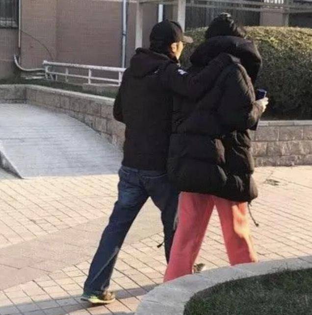 張柏芝曬大兒子Lucas近照，12歲身高超越媽媽，長相酷似爸爸，網友：以為看到謝霆鋒