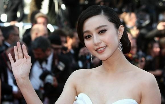 范冰冰被爆在拍戲時，不小心在水面下「假戲真做」？網友特地找出「現場畫面」，沒想到拉近看後......