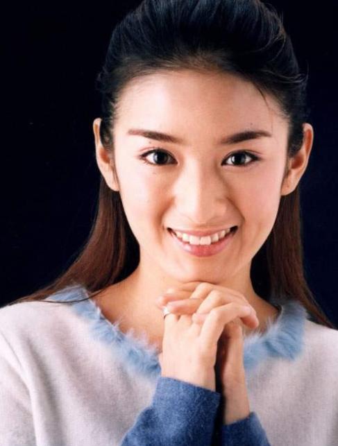 被陳凱歌稱為「兩岸三地第一美人」，嫁入豪門後，一年遭7次家暴!