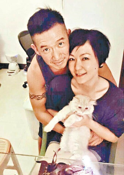 杜汶澤載女被拍！長發女見記者即閃躲，阿澤氣到爆粗！