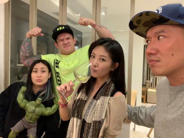 杜汶澤載女被拍！長發女見記者即閃躲，阿澤氣到爆粗！