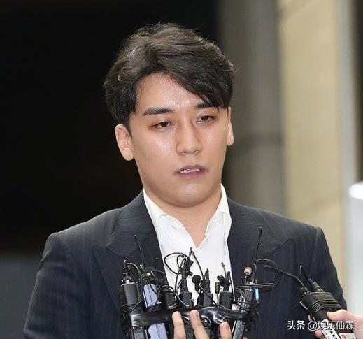 勝利曾被多位女藝人吐槽，聊天記錄物化女性，藐視法律態度囂張