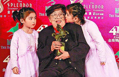 她在睡夢中安詳走完「90歲戲夢人生」！勇敢對抗病魔的她「年輕時美照」驚豔眾人