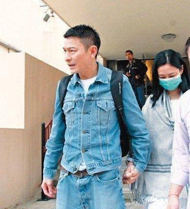 劉德華全家照曝光，妻子越來越美艷，6歲女兒比甜馨還萌！